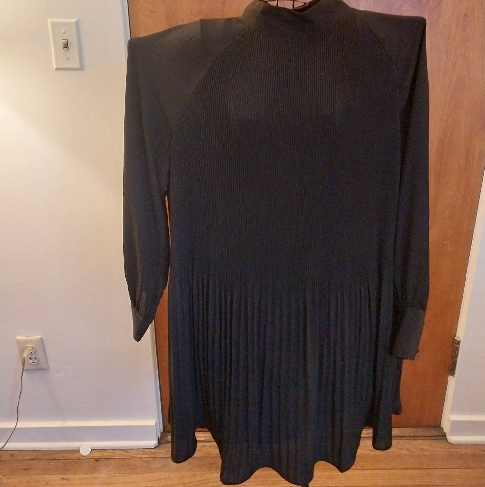 H&M NWT Dress  Size L Black Two buttons nape of neck.